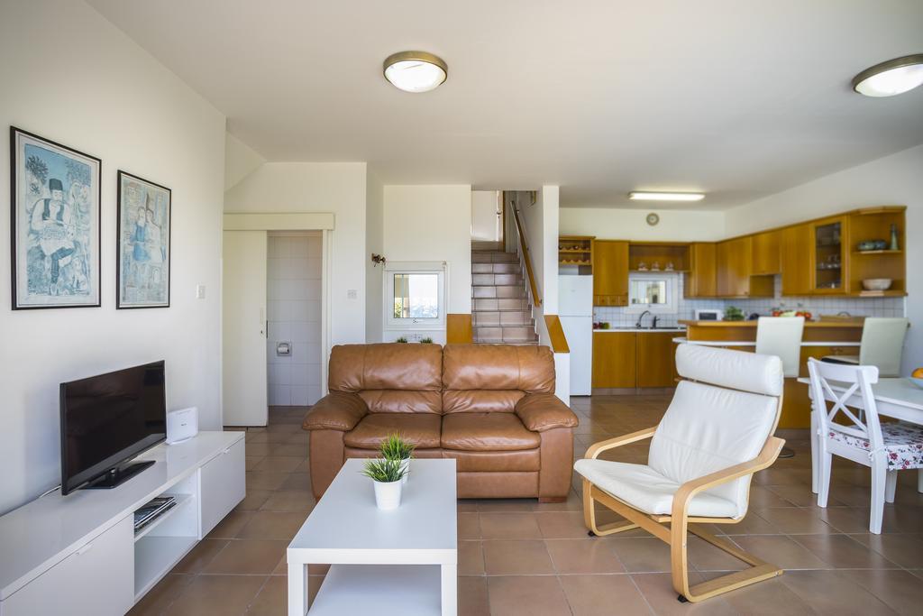 Protaras Beachfront Sirina Lina Suite 帕拉利米尼 外观 照片
