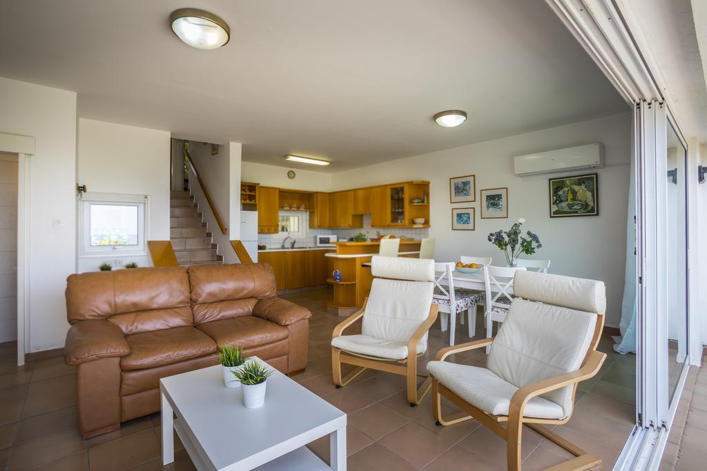 Protaras Beachfront Sirina Lina Suite 帕拉利米尼 外观 照片